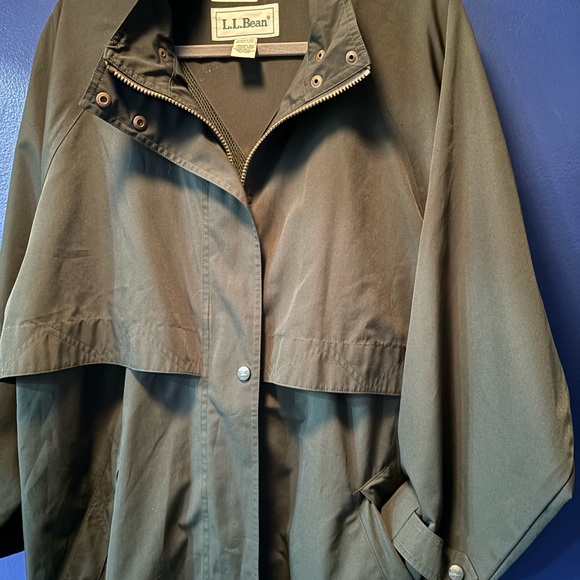 L.L. Bean Women’s Raincoat XL Olive Green EUC - Picture 4 of 6